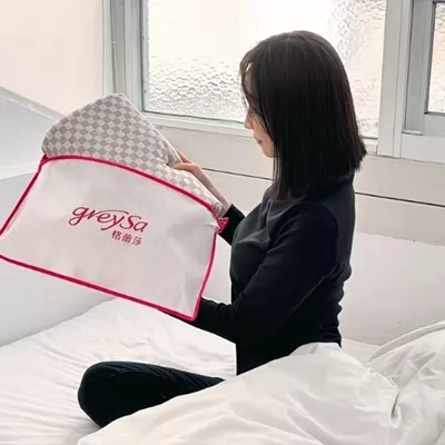 greysa格蕾莎隨身旅行小枕頭出差旅遊露營必備體積輕巧方便隨身攜帶布套設計簡約典雅品味