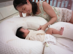 【推薦】功能多多,寶寶大人皆可用-GreySa格蕾莎哺乳護嬰枕