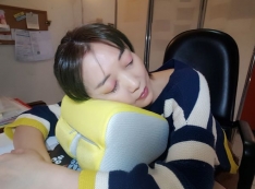 【推薦】【GreySa格蕾莎折疊式午睡枕】多功能用途,可當睡枕、腰背靠枕墊折疊式設計,兩段高度任君挑選,收納便利不佔空間,辦公室午睡的好幫手