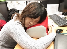 【推薦】【居家好物】GREYSA格蕾莎折疊式午睡枕●辦公室的睡眠好物,如躺在大腿上的柔軟舒適觸感●